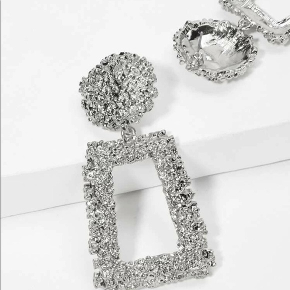 Square silver finish earrings - Picture 4 of 4